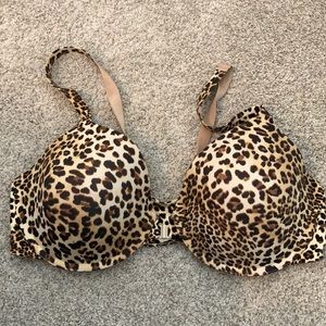 Wacoal brand leopard print front closure bra in EUC.